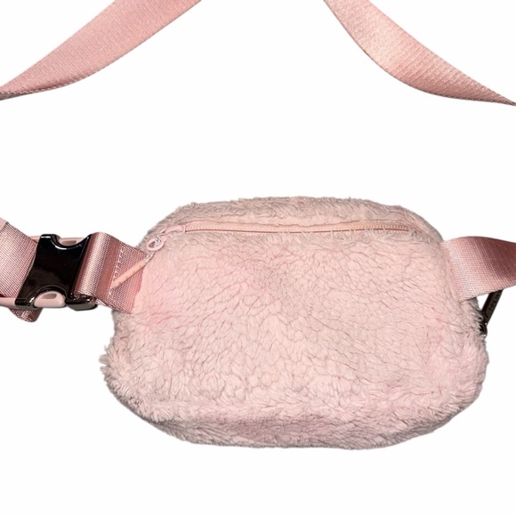 Lululemon Pink Plush Sherpa 1L Everywhere Belt Bag Fanny Pack Waist Pack Bag - Picture 5 of 7